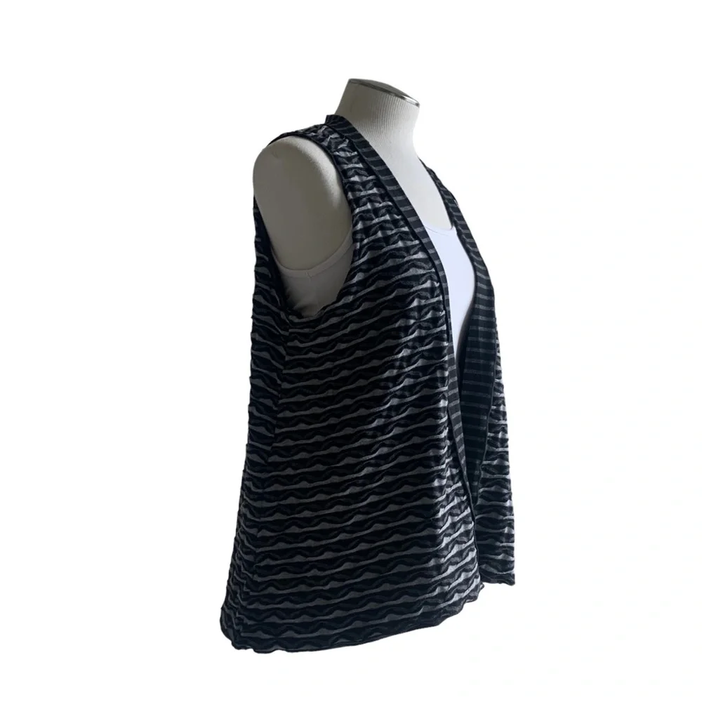 Apropos knit vest, black, gray geometrical jersey print adds warmth and layers M